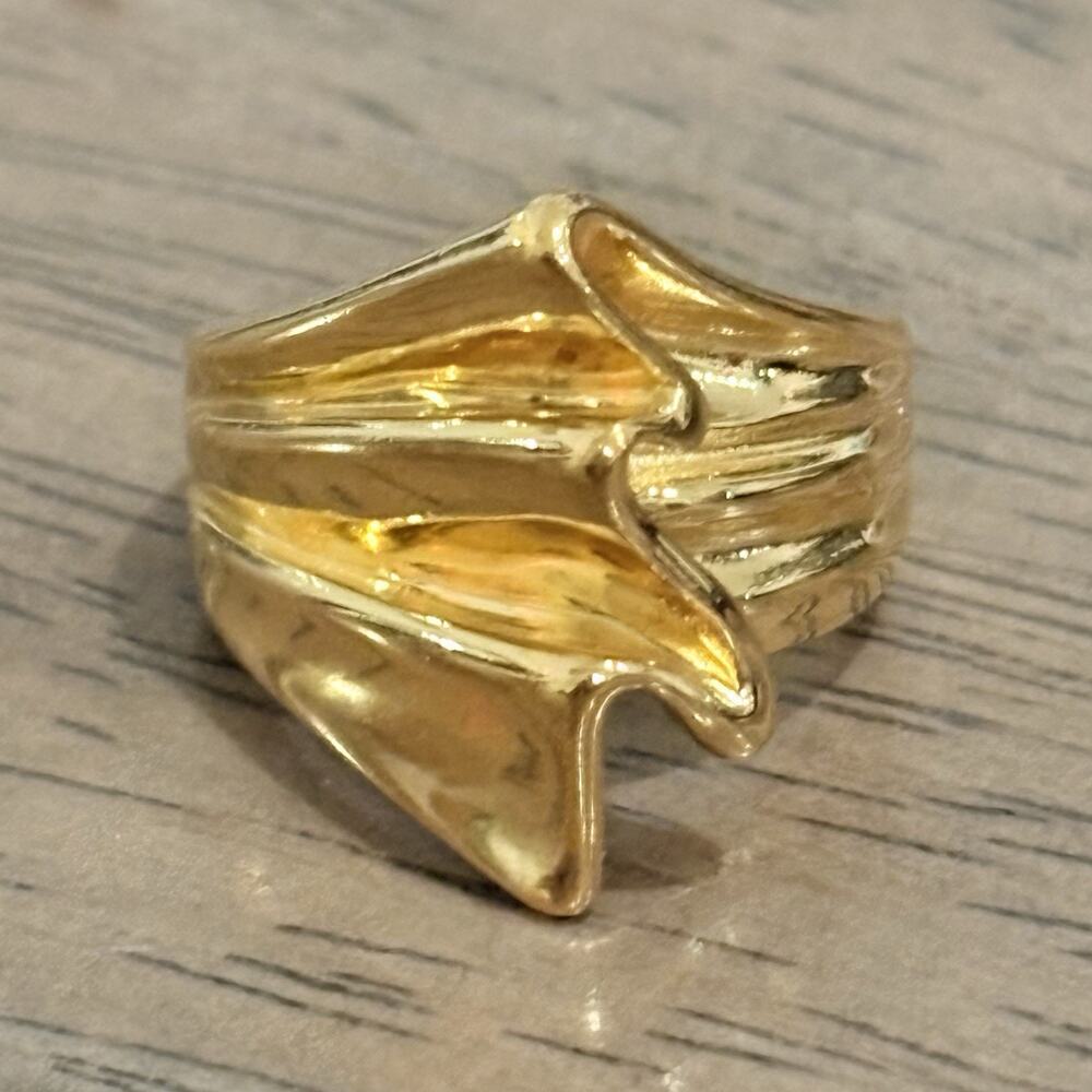 UTC Ring Size 5.5 Gold Plated over Sterling Silver Wave Ribbon Style Vintage